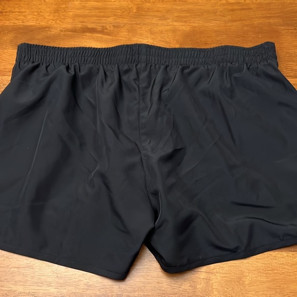 ADIDAS SHORT SIZE XL - Picture 2 of 4